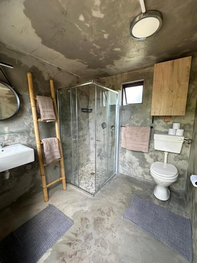 Ostrich Cottage At Les Wings Private Game Farm Groot-Jongensfontein ภายนอก รูปภาพ